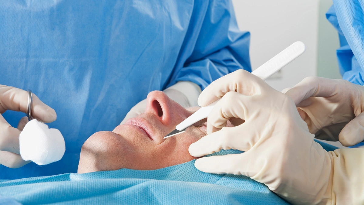 Facial Plastic Surgery in Istanbul 2026: Rhinoplasty, Facelift & Eyelid Surgery Explained