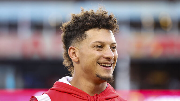 Behind Patrick Mahomes’ Smile: How NFL Athletes Protect Their Teeth During Every Season